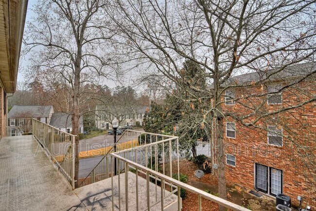 Building Photo - 2905 Arrowhead Dr