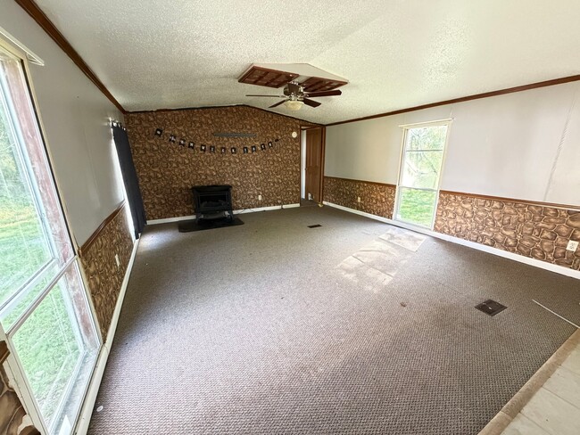 Building Photo - 183 Ainsley Ave