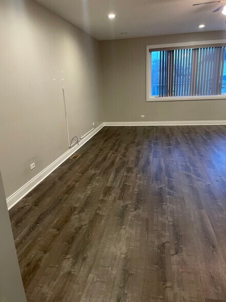 Building Photo - 6027 W Giddings St