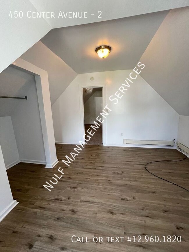 Building Photo - 3 Bed, 2 Bath Apartment with Bonus Room in...