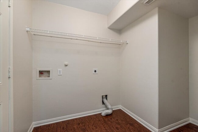 Building Photo - 6023 Barany Ct