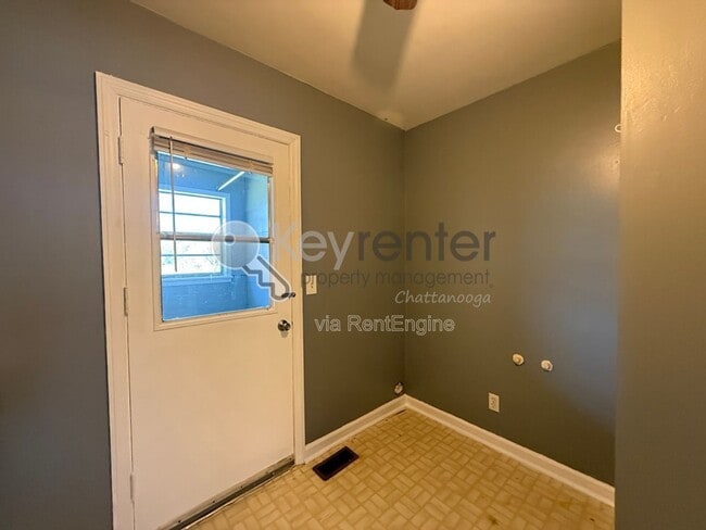 Building Photo - 221 Robert E Lee St