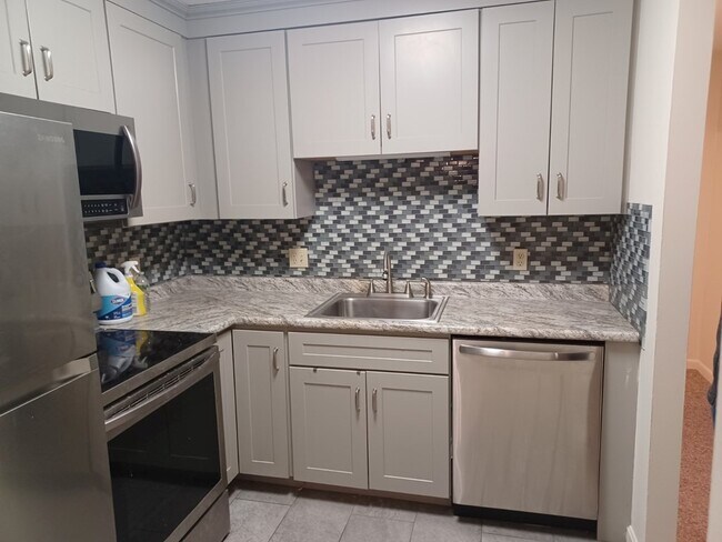 Building Photo - 151 Bittersweet Ln