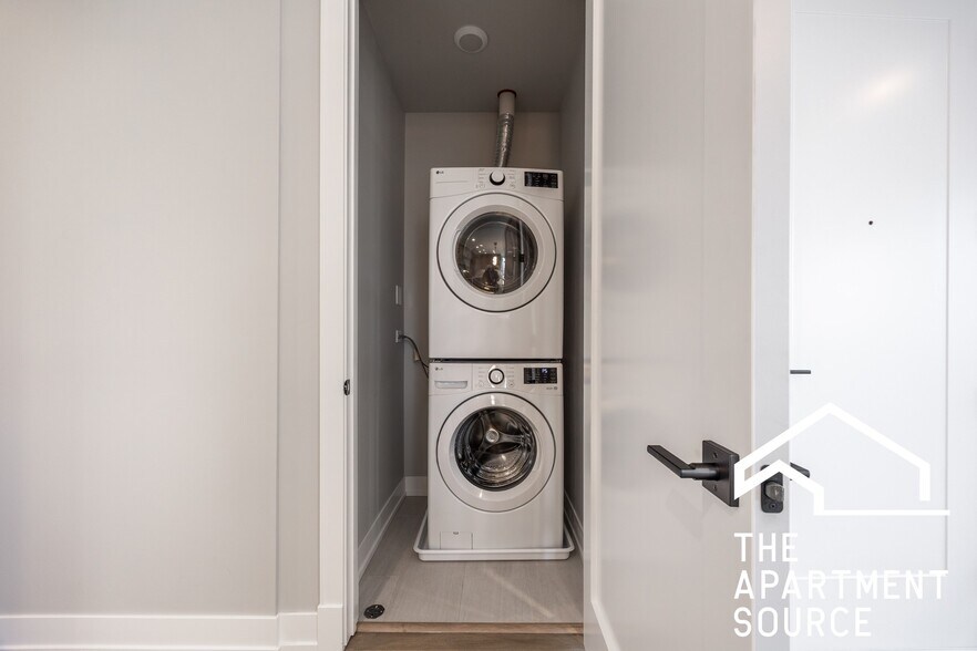 Building Photo - 2351 W Flournoy St