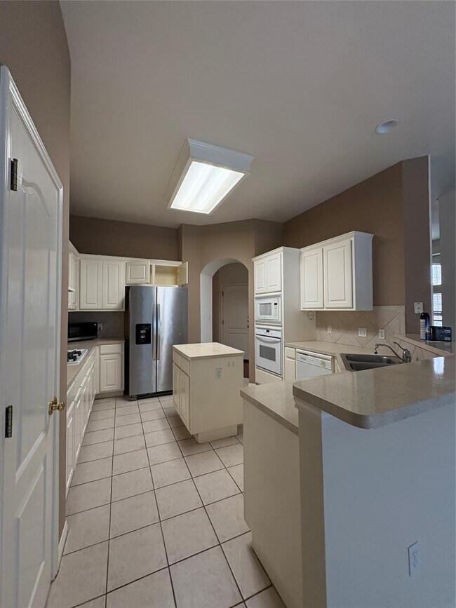 Building Photo - 207 Kettleman Ln N