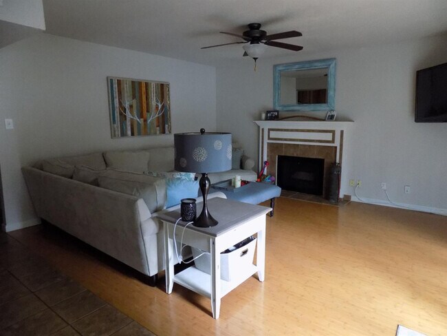 Building Photo - 2/2 Condo in Orangevale