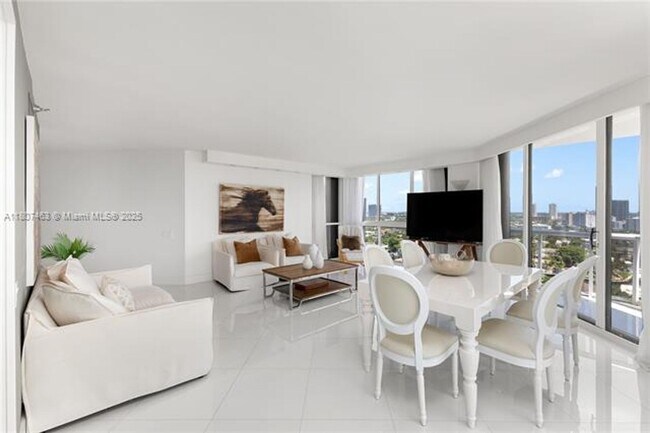 Building Photo - 3640 Yacht Club Dr