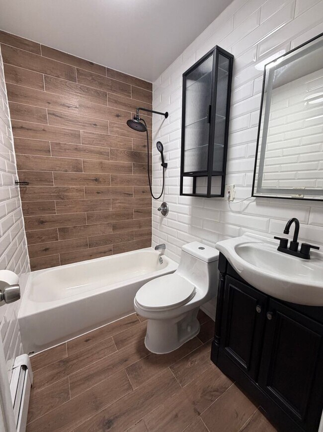 Building Photo - 40 Eldert Ln