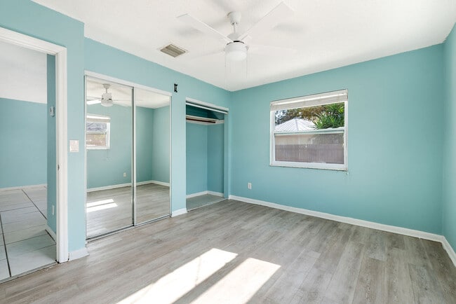 Building Photo - 2658 SE Amherst St