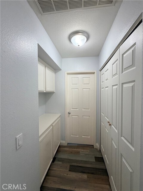 Building Photo - 15096 Fox Ridge Dr