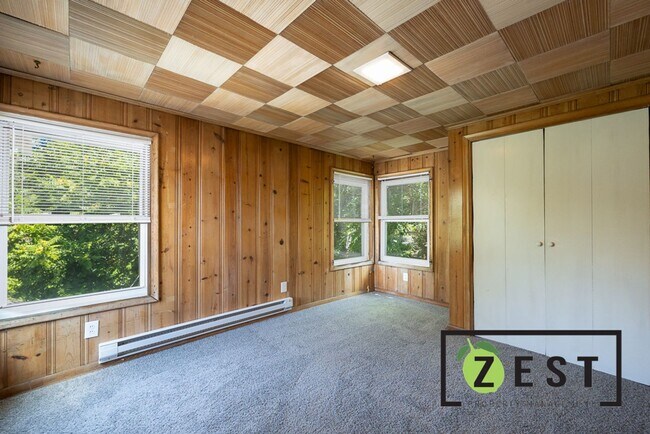 Building Photo - 17352 Roselawn St