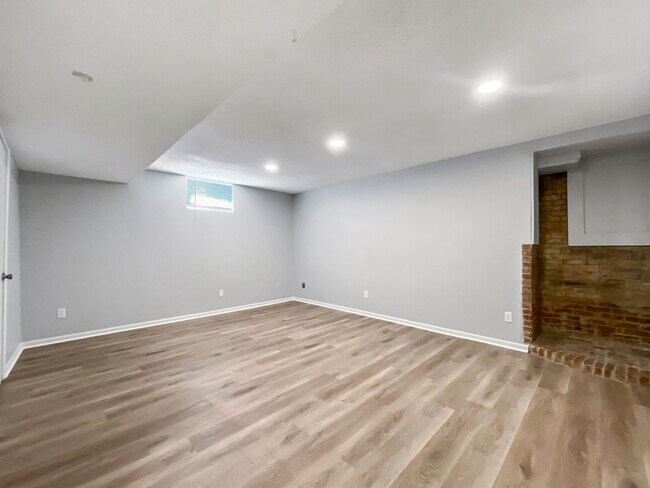 Building Photo - Charming 3-Bed, 2-Bath Home in Lees Summit with 2 Car Garage