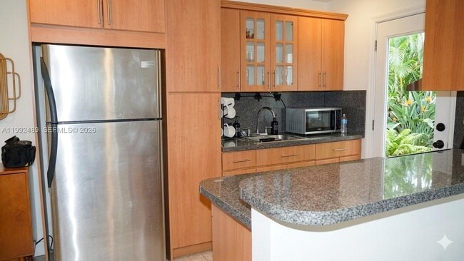 Building Photo - 3240 Mary St