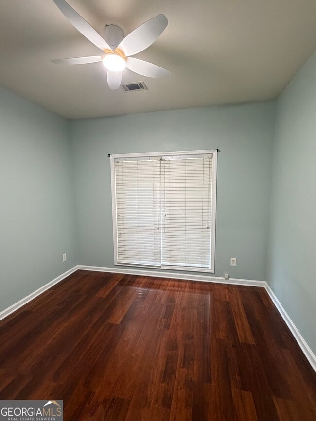 Building Photo - 5105 Yellow Pine Dr