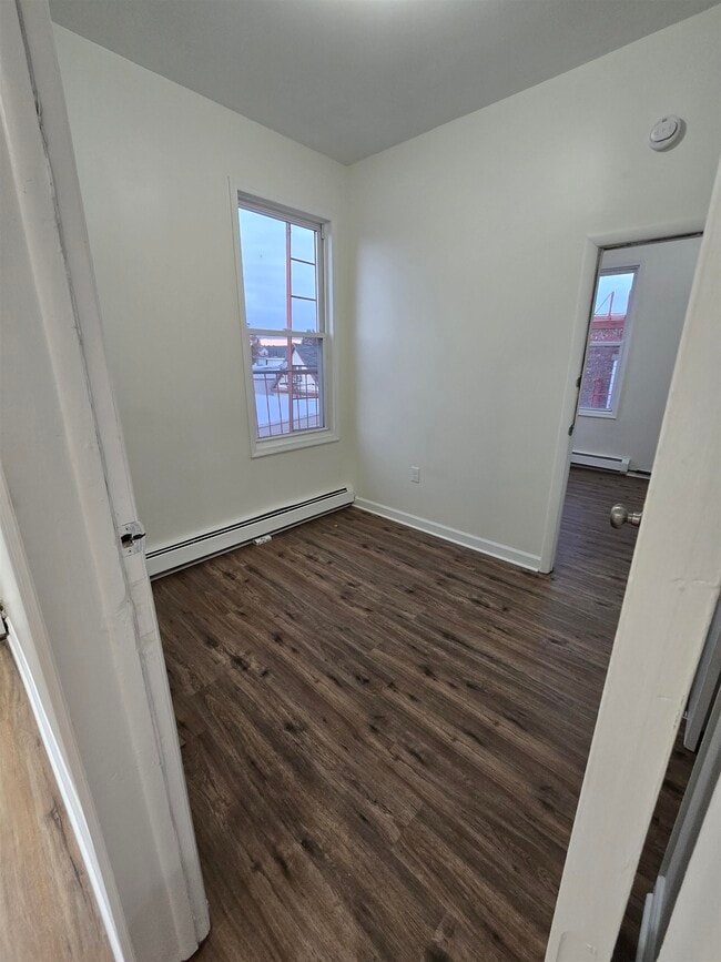 Building Photo - 1709 Kerrigan Ave