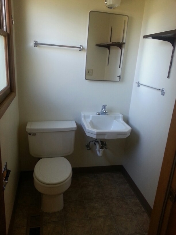 Building Photo - Available Now! 3 bedroom ~ 1.5 Bathroom House Centrally Located in Corvallis