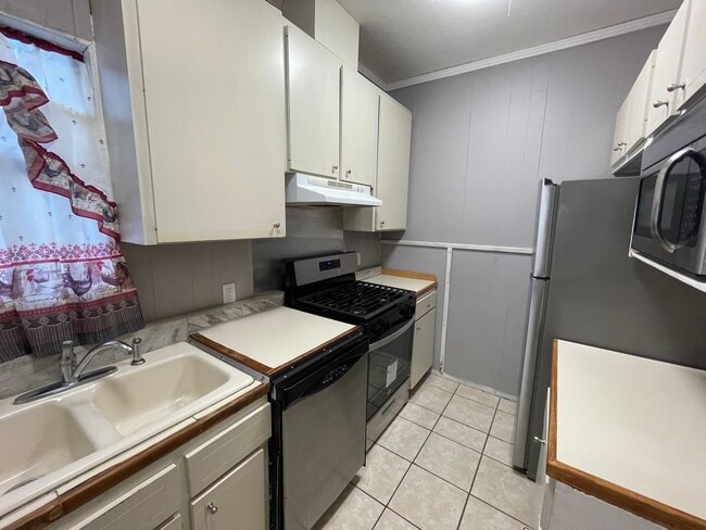 Building Photo - Affordable 3BR/2BA Home in Gainesville – C...