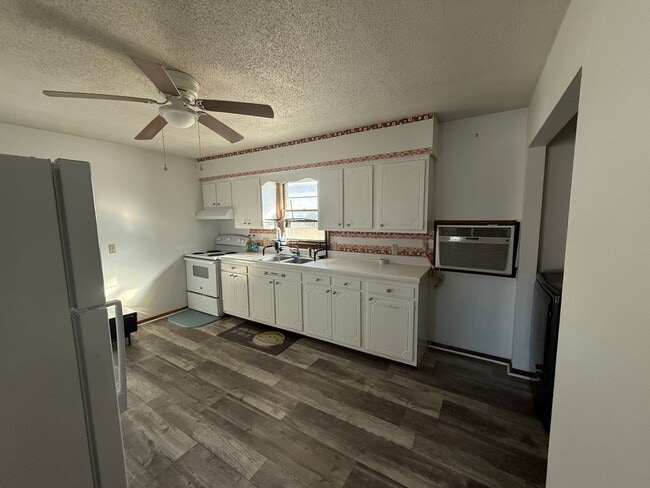 Building Photo - Quiet Duplex with Large Yard - West Jackson Albany, Indiana