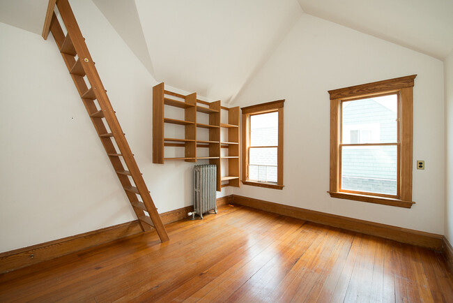 Building Photo - 124 Lexington Ave