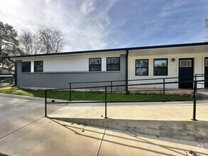 Building Photo - Available Now! Recently Remodeled 3 Bedroo...