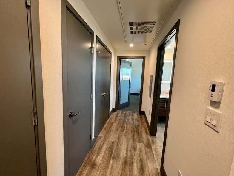 Building Photo - 3743 Midvale Ave