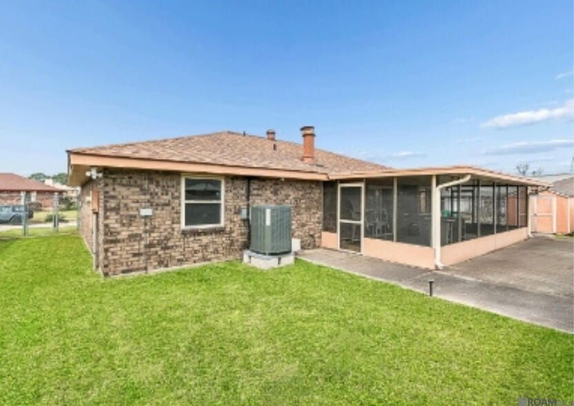 Building Photo - 1501 Somerset Pl