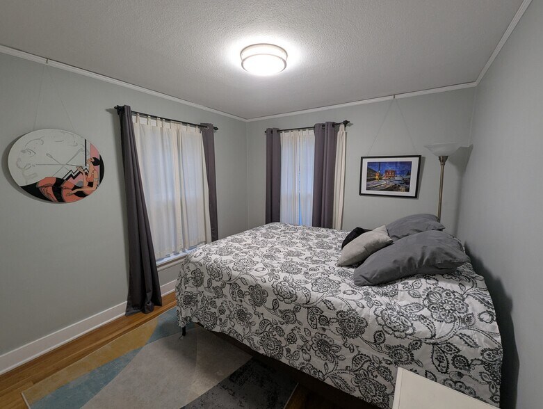 Building Photo - 1544 Southeast Tolman Street