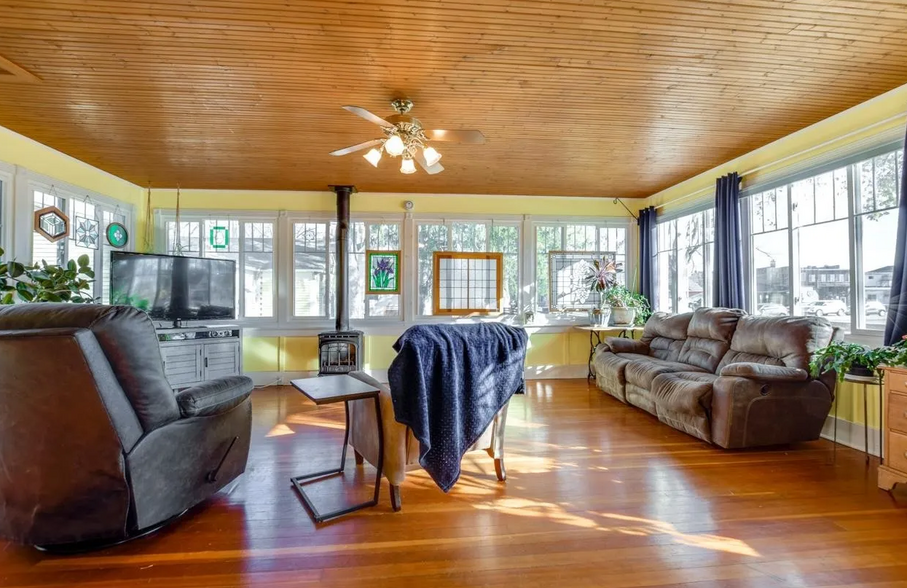 Sunroom - 215 Jackson St