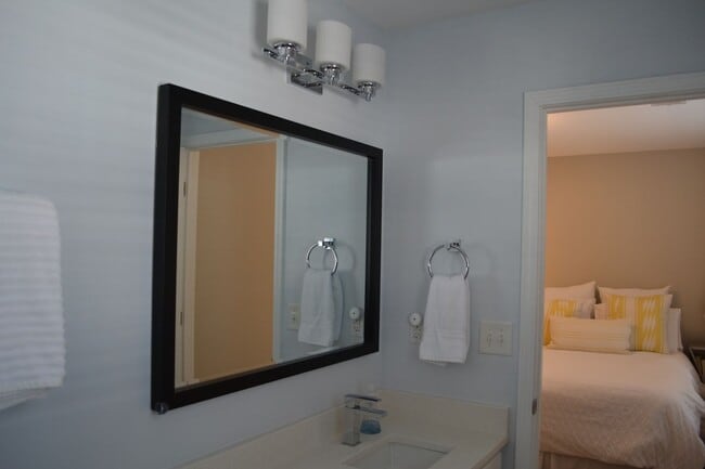 Building Photo - Charming 2BR Townhome in Charlotte