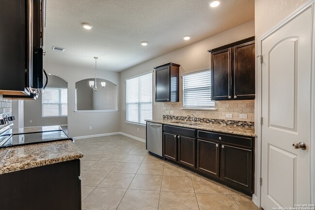 Building Photo - 2307 Clover Ridge
