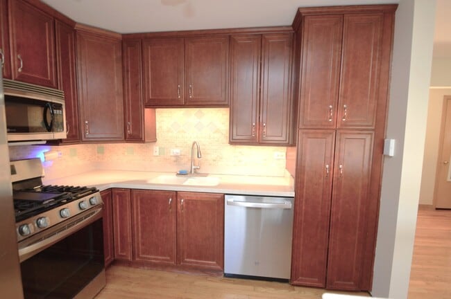 Building Photo - 1461 Balmoral Ave