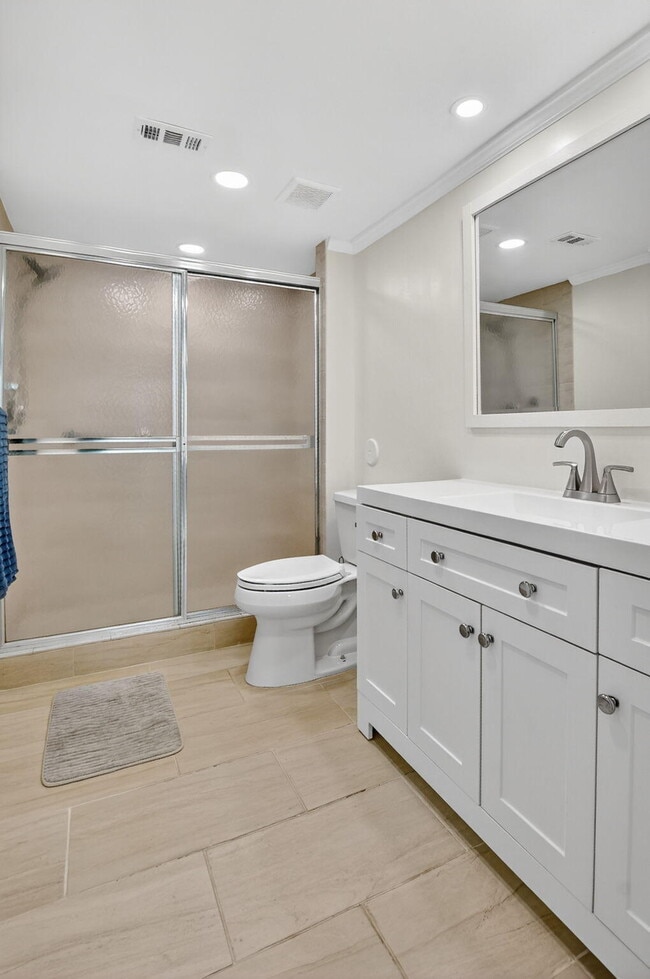 Building Photo - 18731 Stewart Cir