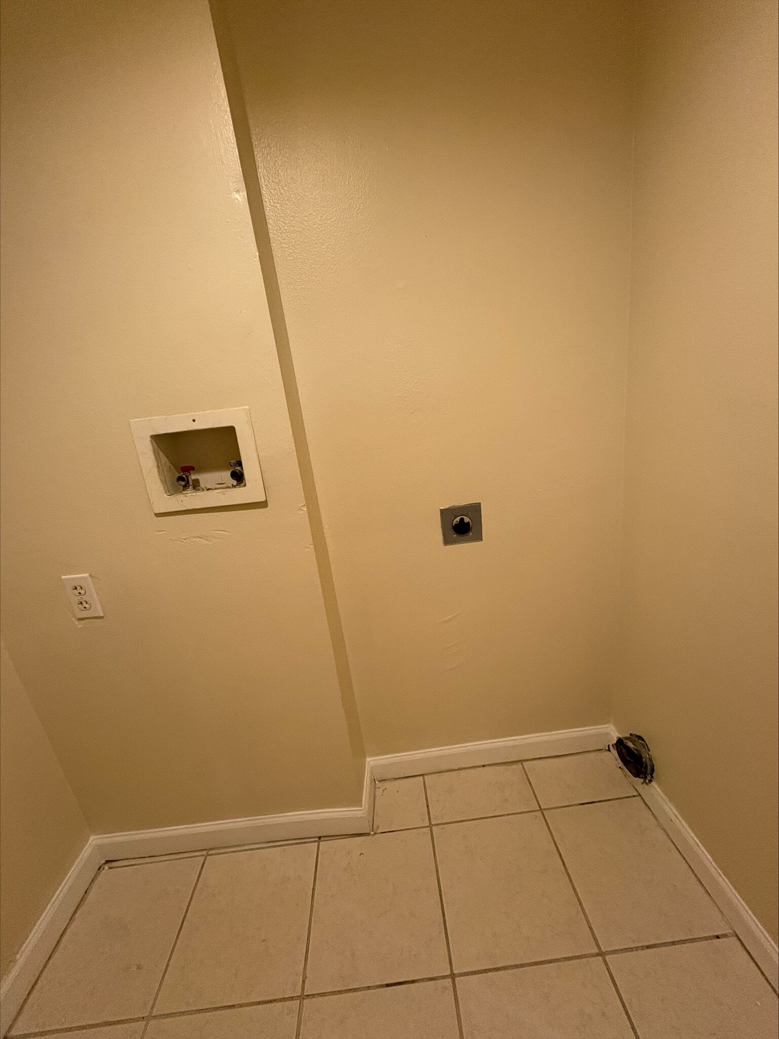 Washer/Dryer Hook Up - 738 Crest Pines Dr