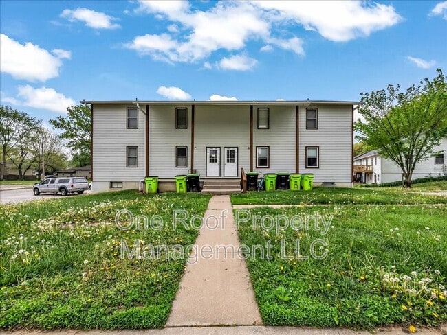 Building Photo - 2000 Chateau Dr