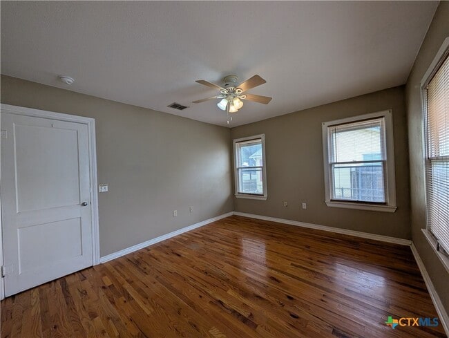 Building Photo - 1185 W Mill St