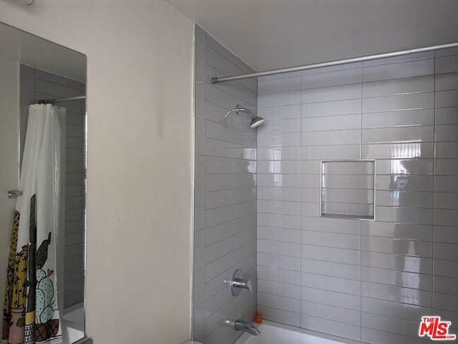 Building Photo - 310 S Kenmore Ave