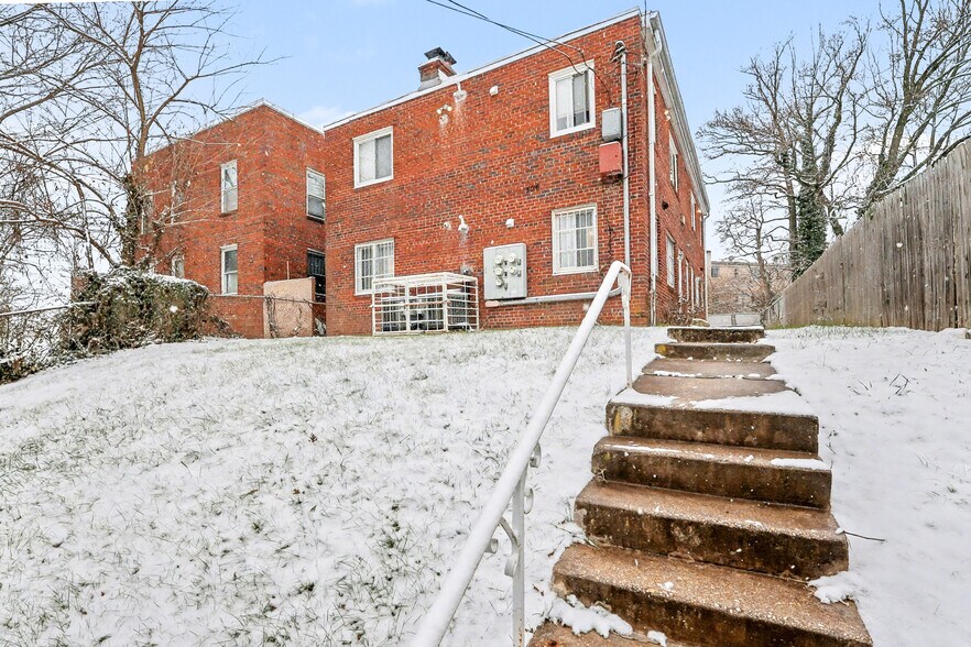 Building Photo - 506 Eastern Ave NE