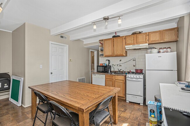 Building Photo - 958 W Webster Ave