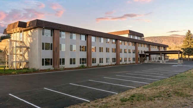 Building Photo - Available NOW!  1 bed 1 bath apartment