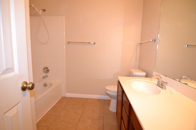 Building Photo - Bedroom 2 Bath Home in Desirable NW Bridge...