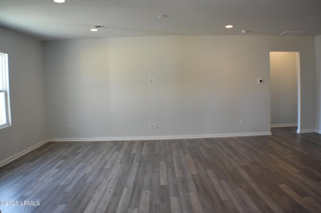 Building Photo - 15 Chauga St