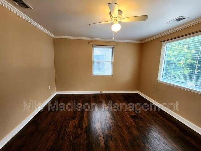 Building Photo - 1029 W 38th St