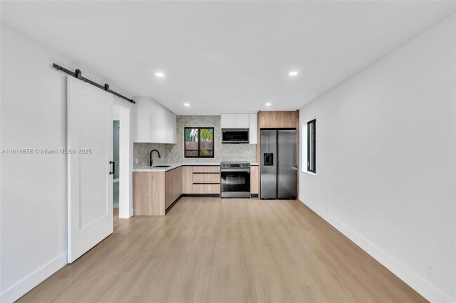 Building Photo - 1123 NE 1st Ave.