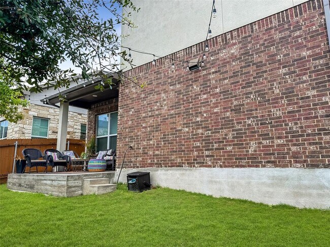 Building Photo - 1208 Westborough Ln