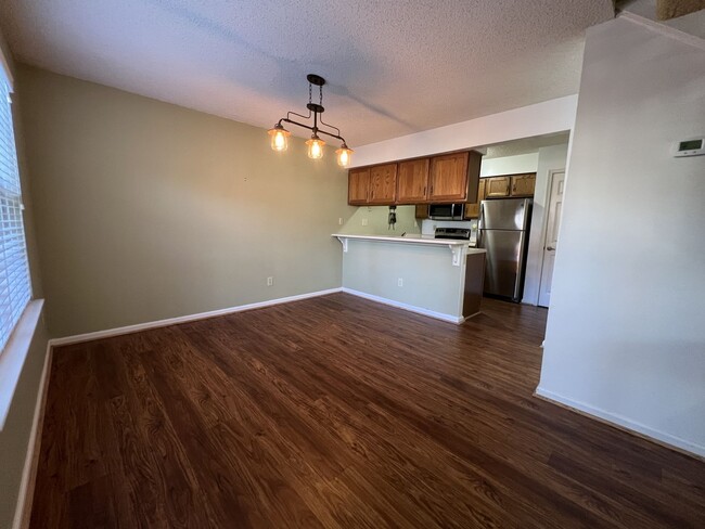 Building Photo - Charming Townhome in Desirable Kiln Creek ...