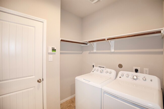 Building Photo - 1634 Analy Ct