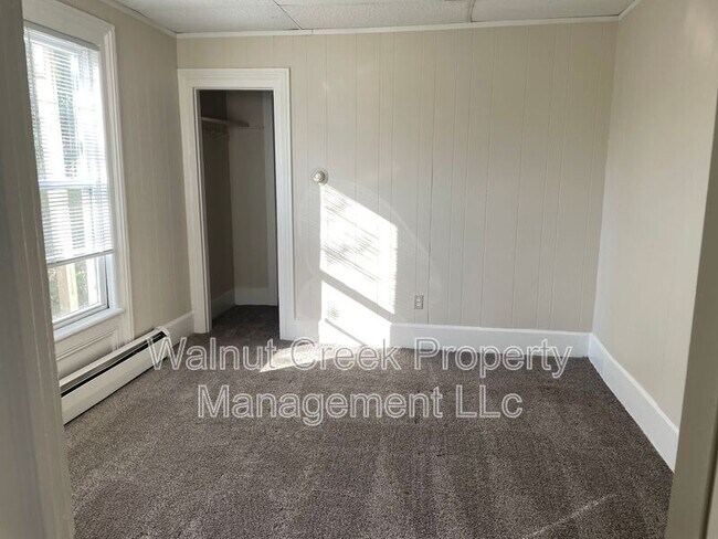 Building Photo - 870 S Main St