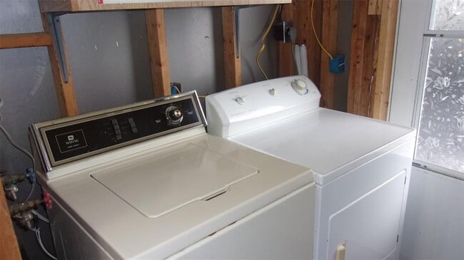 Building Photo - 9941 SW 102nd Ln