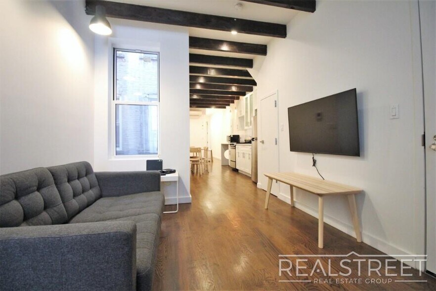 Building Photo - 4 Bed 2 Bath Duplex in BedStuy!