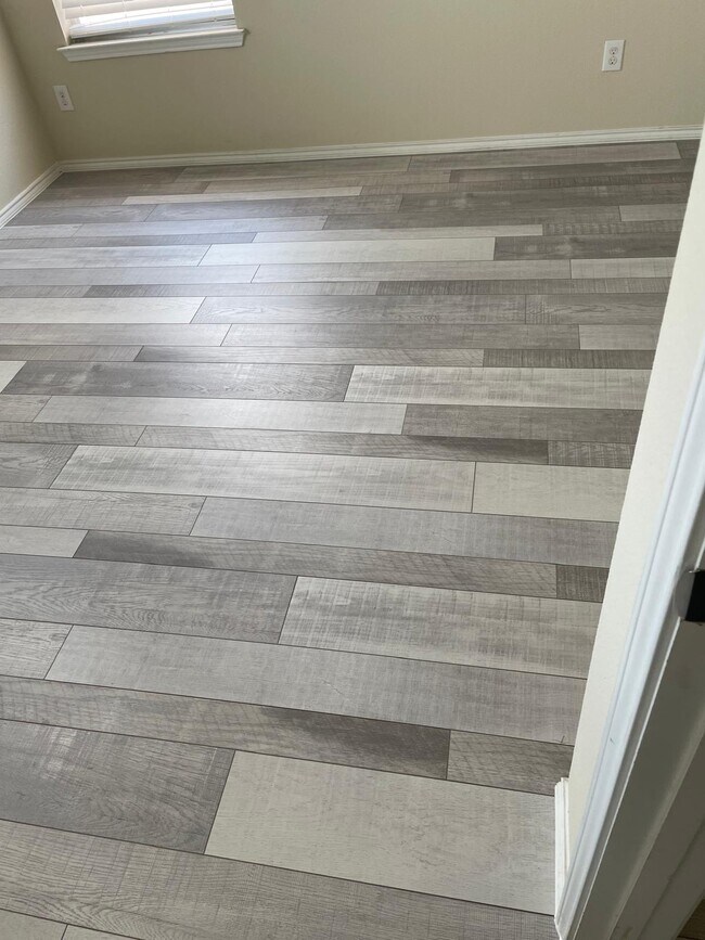 Building Photo - 6325 Cedar Falls Dr